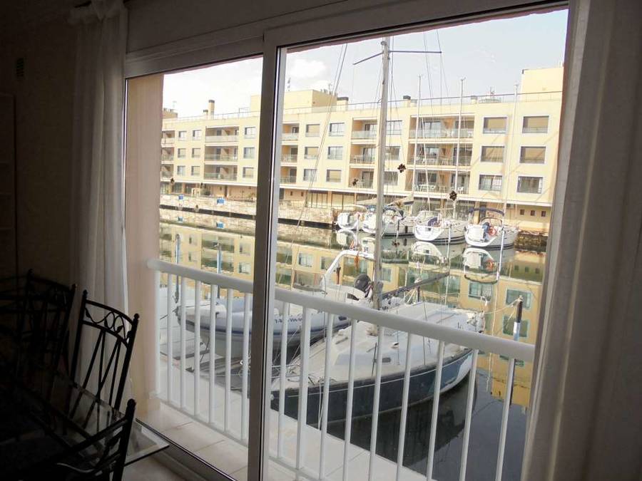 Precioso apartamento dúplex con vistas al canal Empuriabrava