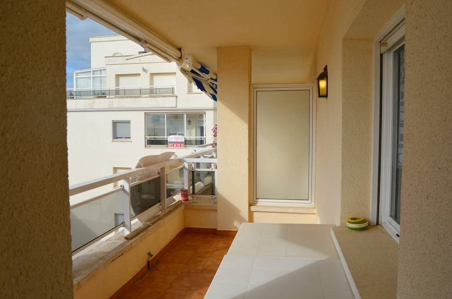 Very nice apartment in Club Nàutic with a magnificent view on the canal and the sea.