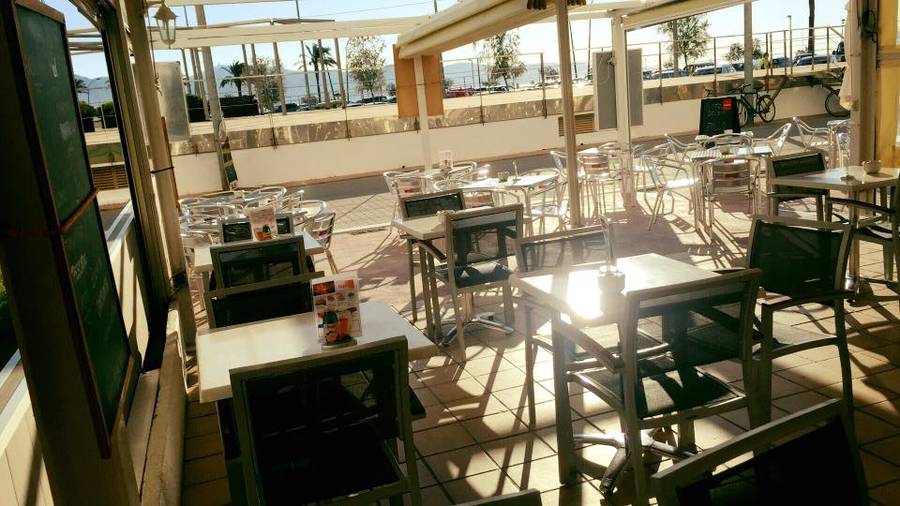 Bar restaurant Empuriabrava seafront