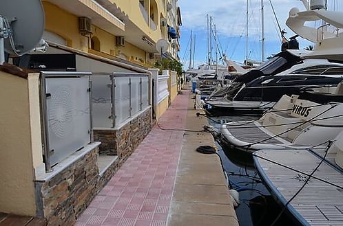 Appartement rénové avec belle amarre de 20m x 5m avant les ponts