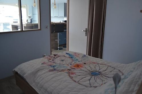 Appartement rénové avec belle amarre de 20m x 5m avant les ponts