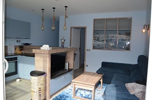 Appartement rénové avec belle amarre de 20m x 5m avant les ponts