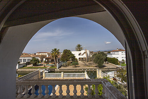 Superbe villa au canal Norfeu 4 chambres, 12,5m d'amarre, piscine EMPURIABRAVA