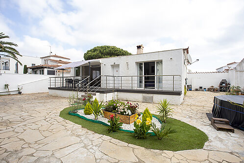 Single storey villa, 3 bedrooms, Empuriabrava for sale