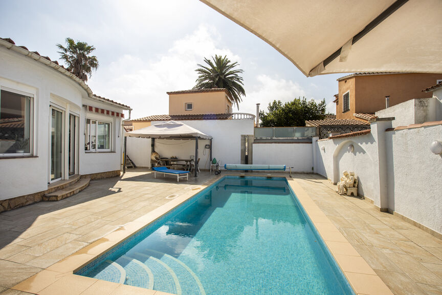 Villa 2 chambres piscine secteur résidentiel  Alberes EMPURIABRAVA