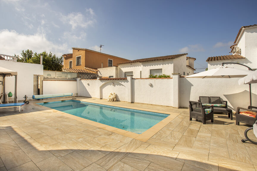 Villa 2 chambres piscine secteur résidentiel  Alberes EMPURIABRAVA