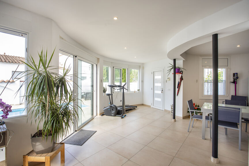 Villa 2 chambres piscine secteur résidentiel  Alberes EMPURIABRAVA