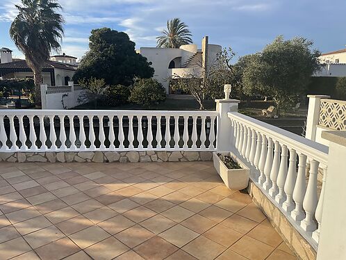 Superbe villa au canal Norfeu 4 chambres, 12,5m d'amarre, piscine EMPURIABRAVA