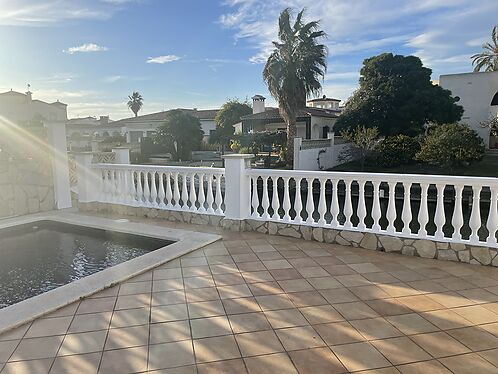 Superbe villa au canal Norfeu 4 chambres, 12,5m d'amarre, piscine EMPURIABRAVA