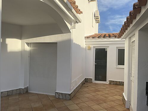 Superbe villa au canal Norfeu 4 chambres, 12,5m d'amarre, piscine EMPURIABRAVA