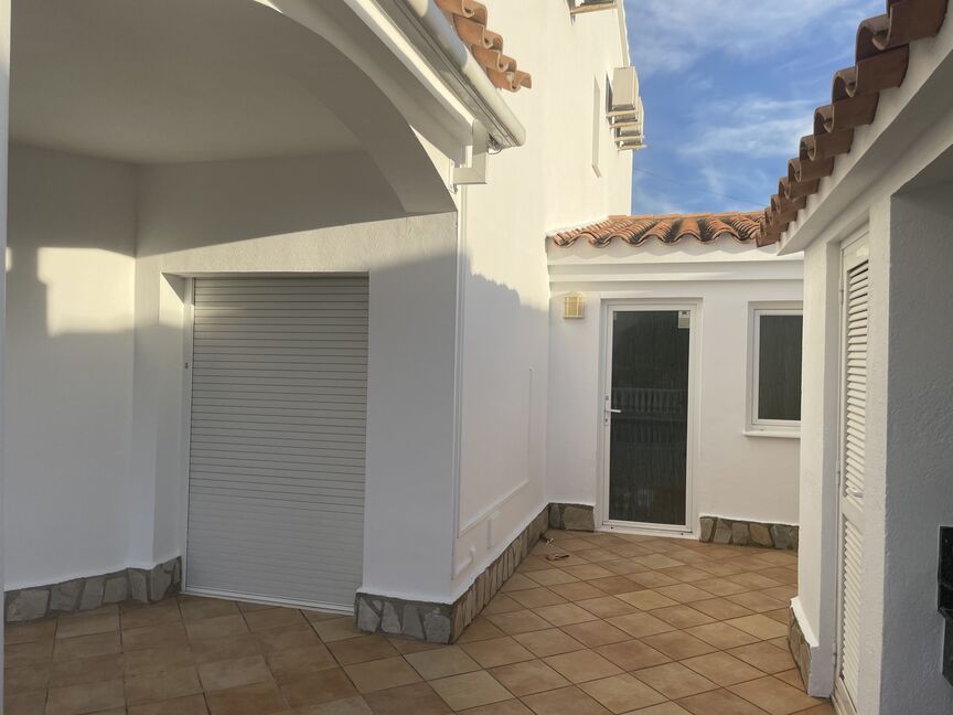 Superbe villa au canal Norfeu 4 chambres, 12,5m d'amarre, piscine EMPURIABRAVA