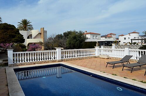 Superb villa on the Norfeu canal 4 bedrooms, 12.5m mooring, swimming pool