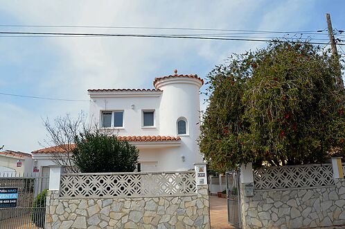 Superbe villa au canal Norfeu 4 chambres, 12,5m d'amarre, piscine EMPURIABRAVA