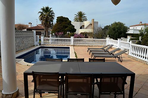 Superb villa on the Norfeu canal 4 bedrooms, 12.5m mooring, swimming pool