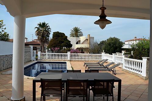 Superb villa on the Norfeu canal 4 bedrooms, 12.5m mooring, swimming pool