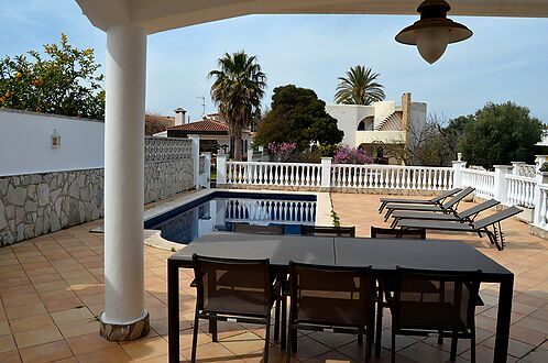 Superb villa on the Norfeu canal 4 bedrooms, 12.5m mooring, swimming pool