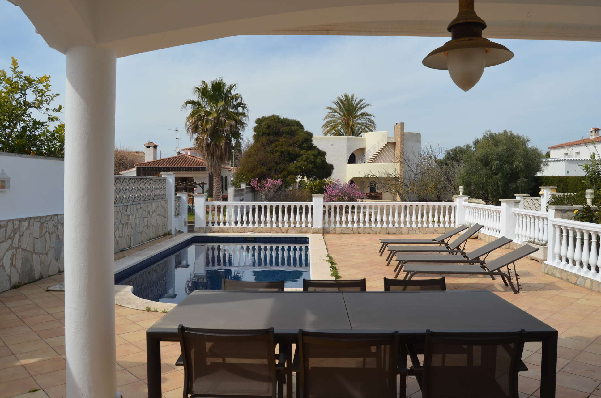 Superbe villa au canal Norfeu 4 chambres, 12,5m d'amarre, piscine EMPURIABRAVA