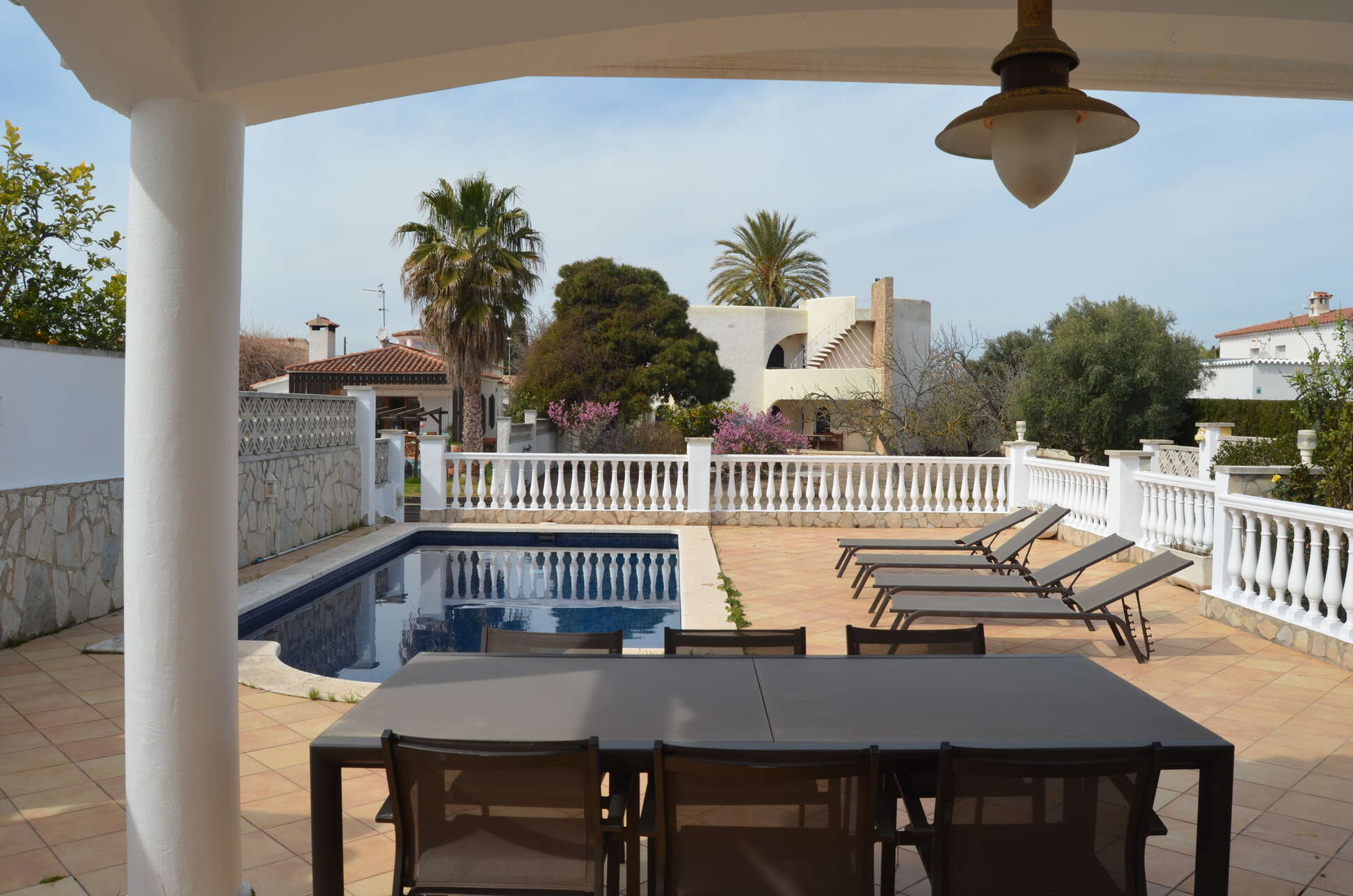 Superb villa on the Norfeu canal 4 bedrooms, 12.5m mooring, swimming pool