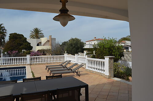 Superb villa on the Norfeu canal 4 bedrooms, 12.5m mooring, swimming pool