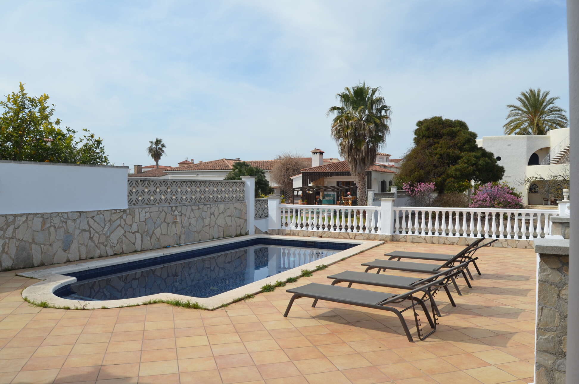 Superb villa on the Norfeu canal 4 bedrooms, 12.5m mooring, swimming pool