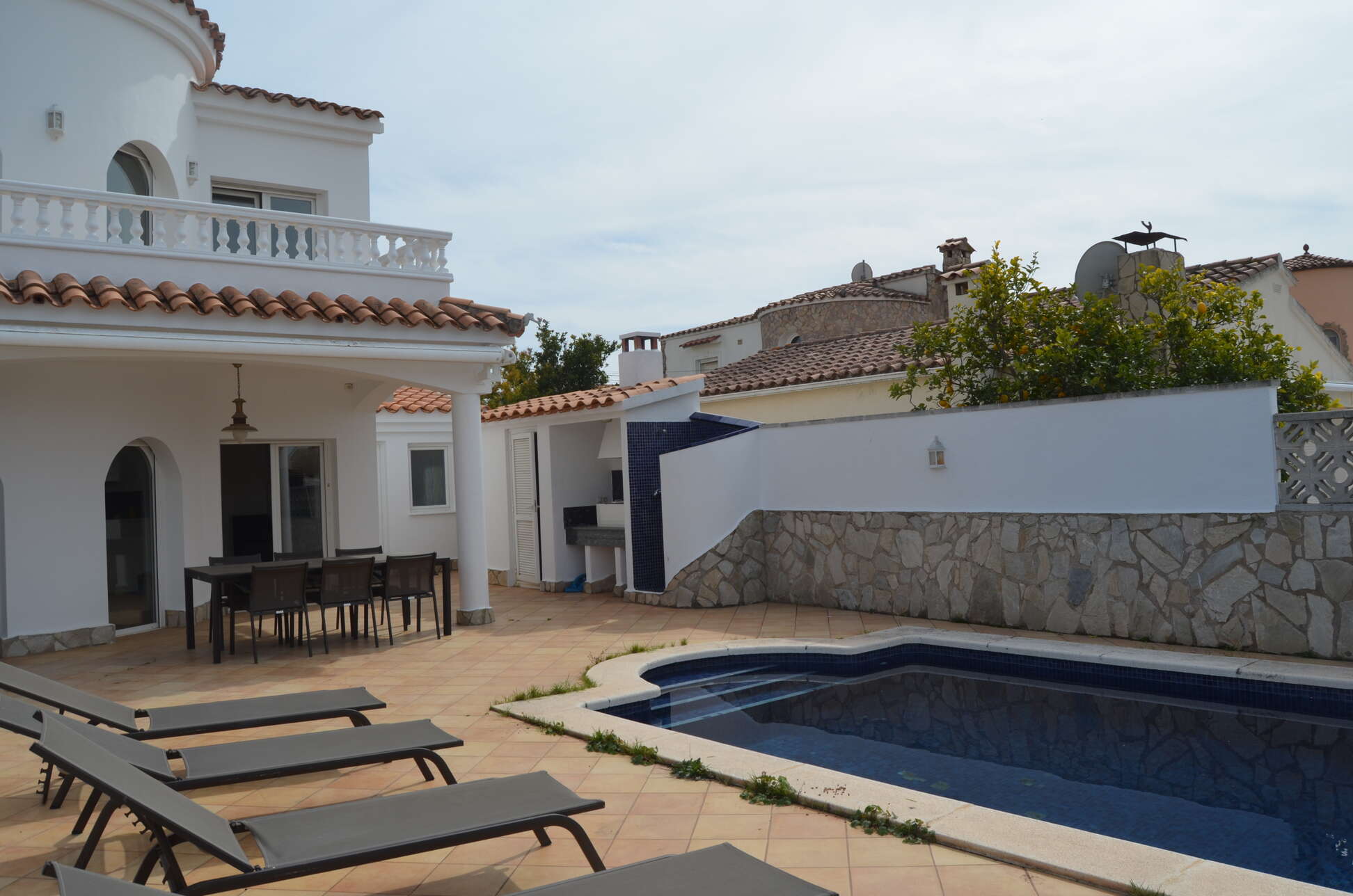 Superb villa on the Norfeu canal 4 bedrooms, 12.5m mooring, swimming pool