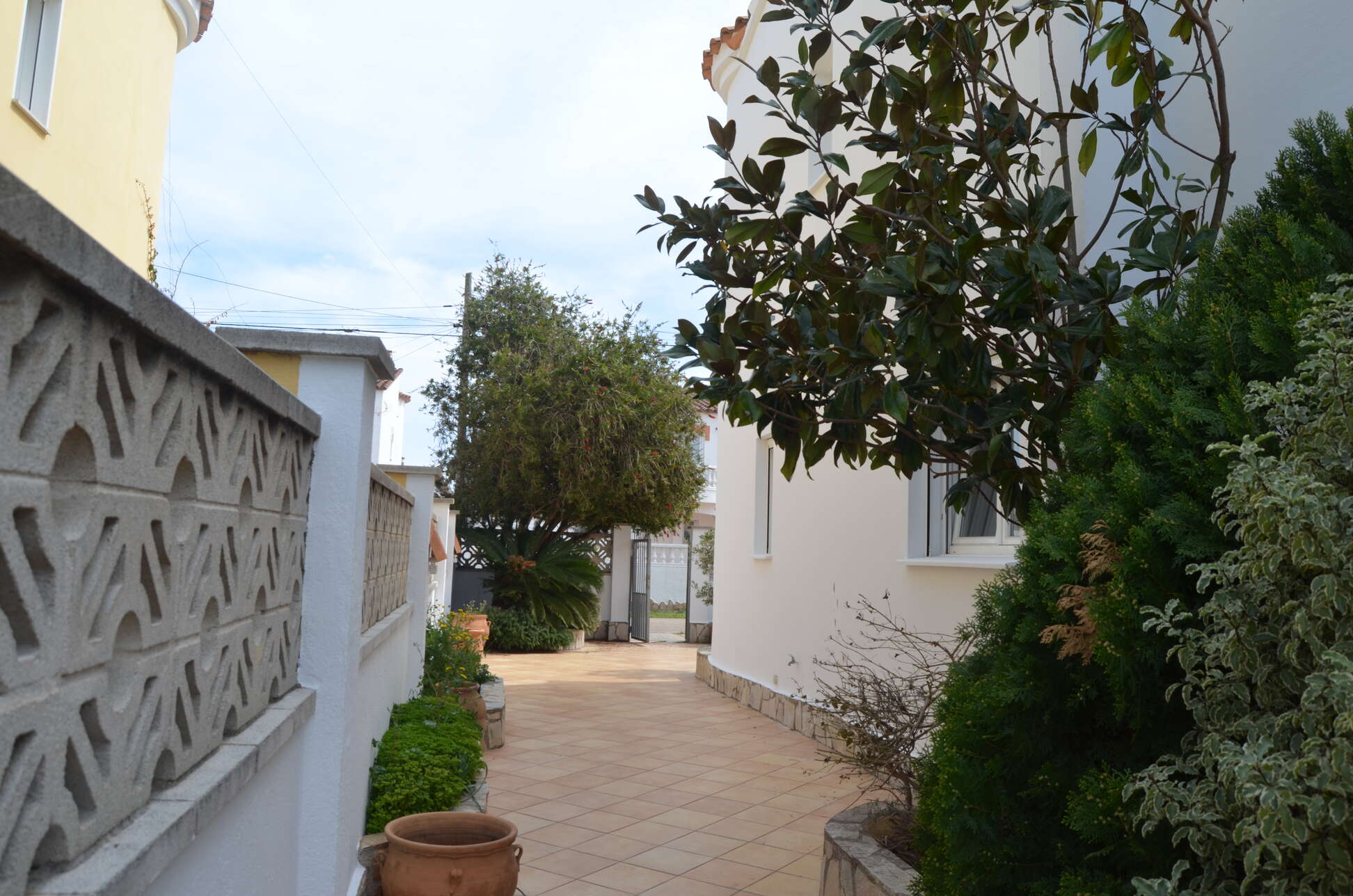 Superb villa on the Norfeu canal 4 bedrooms, 12.5m mooring, swimming pool