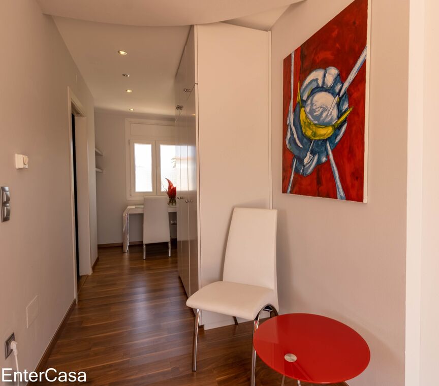 Casa renovada amb molt bon gust, en un canal ample a Empuriabrava