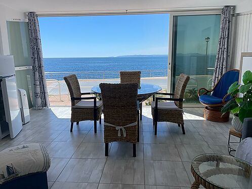 Luxury apartment with ocean views in Canyelles Roses oceanfront location