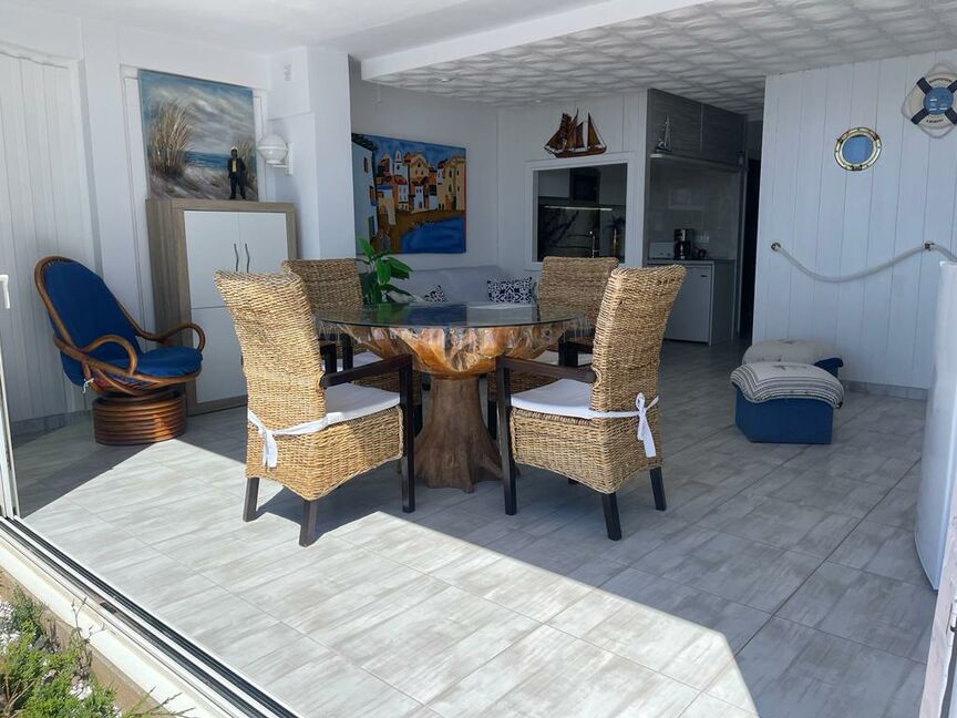 Luxury apartment with ocean views in Canyelles Roses oceanfront location