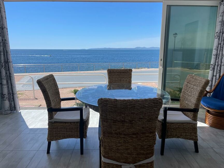 Luxury apartment with ocean views in Canyelles Roses oceanfront location