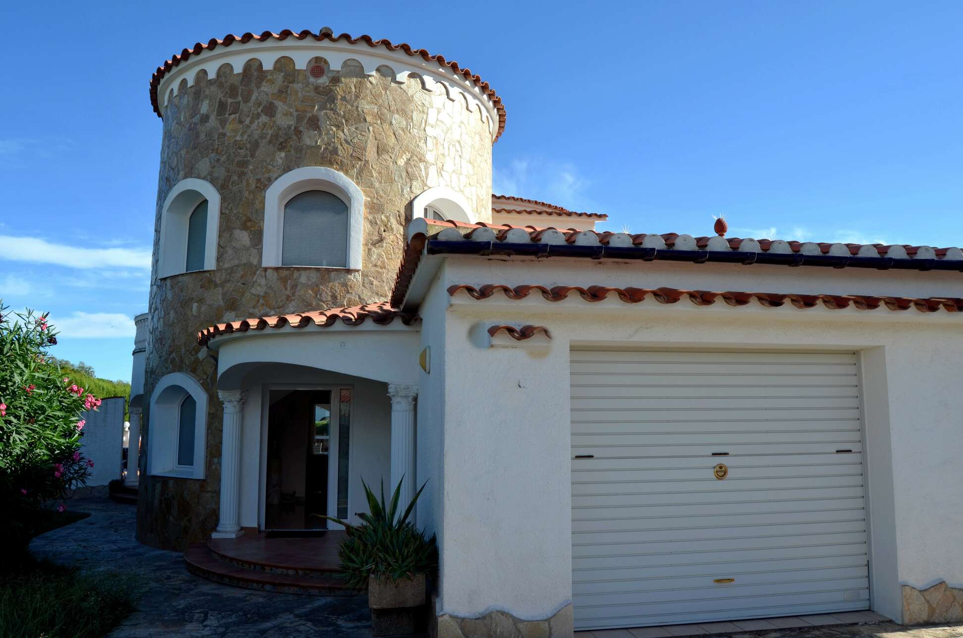 Villa con amarre de 25m en venta en Empuriabrava.