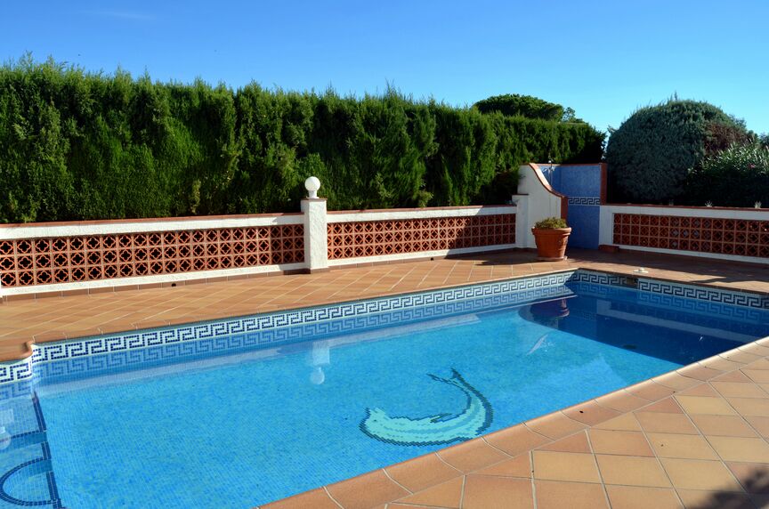 Villa with 25m of mooring on sale in Empuriabrava.