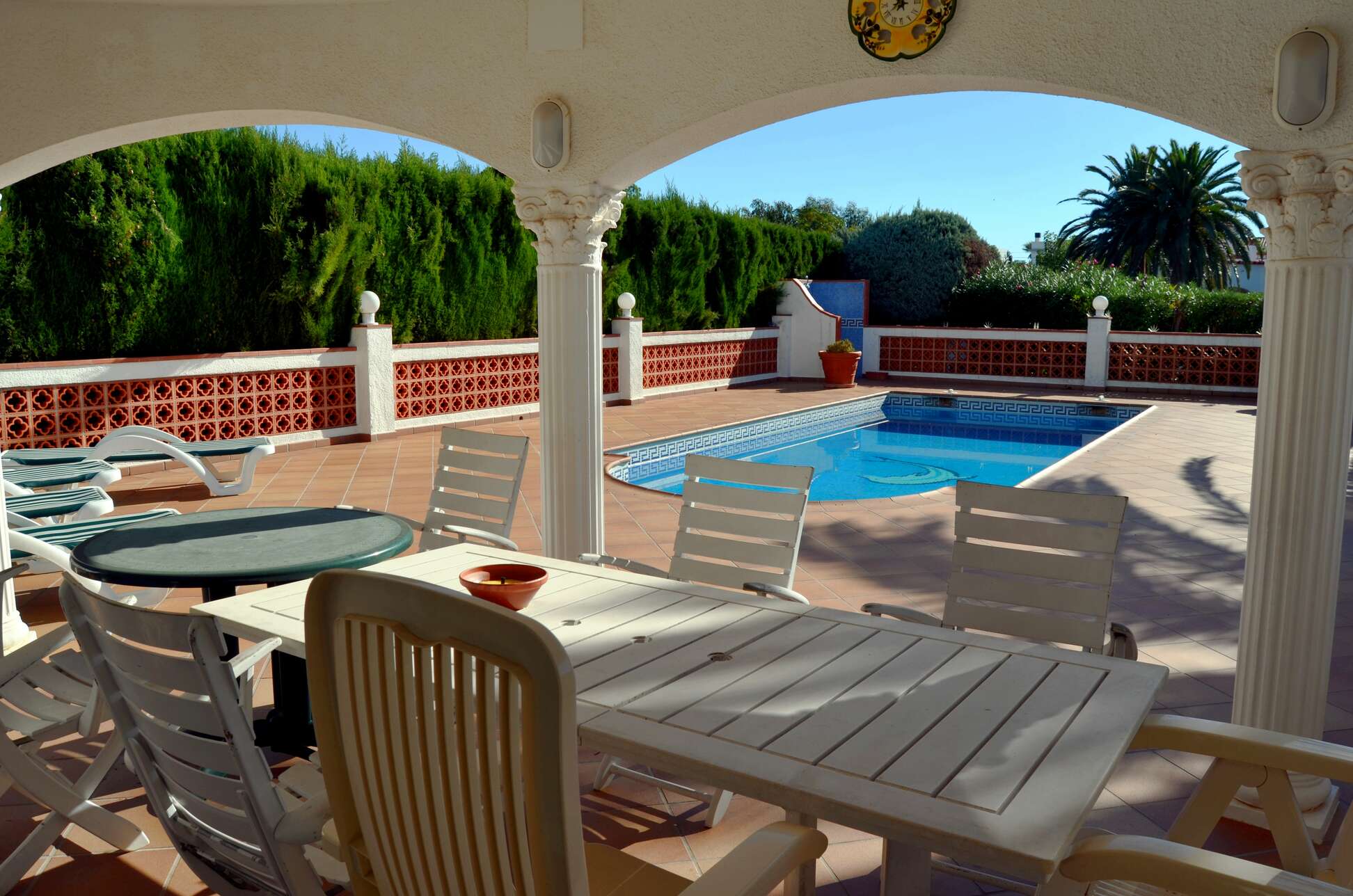 Villa with 25m of mooring on sale in Empuriabrava.