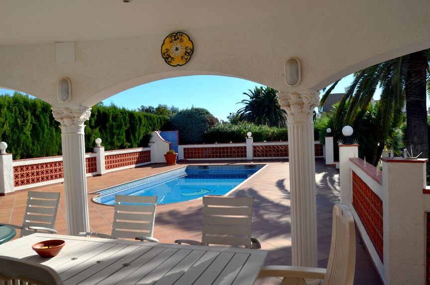 Villa au canal avec 25m d'amarre en vente Empuriabrava