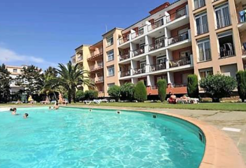 Apartment for sale near the beach and downtown Empuriabrava.