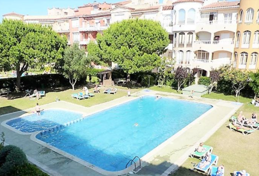 Apartment for sale near the beach and downtown Empuriabrava.
