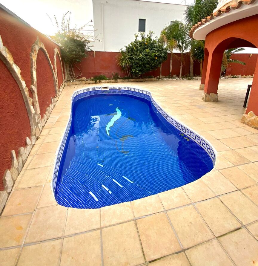 Villa con piscina en venta en el sector Carmansó de Empuriabrava | Empuriaimmo.