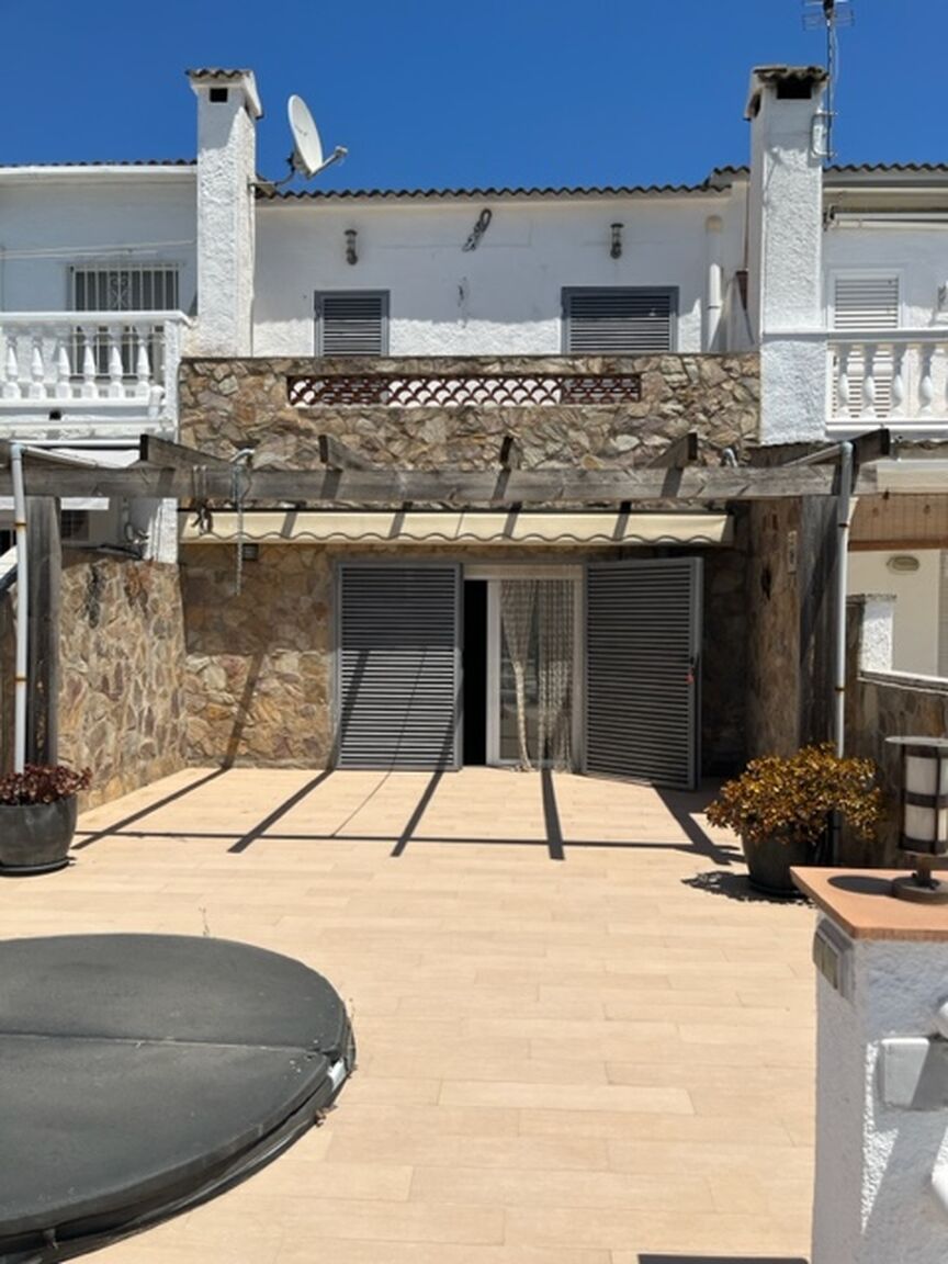 Casa con amarre en venta en Empuriabrava.