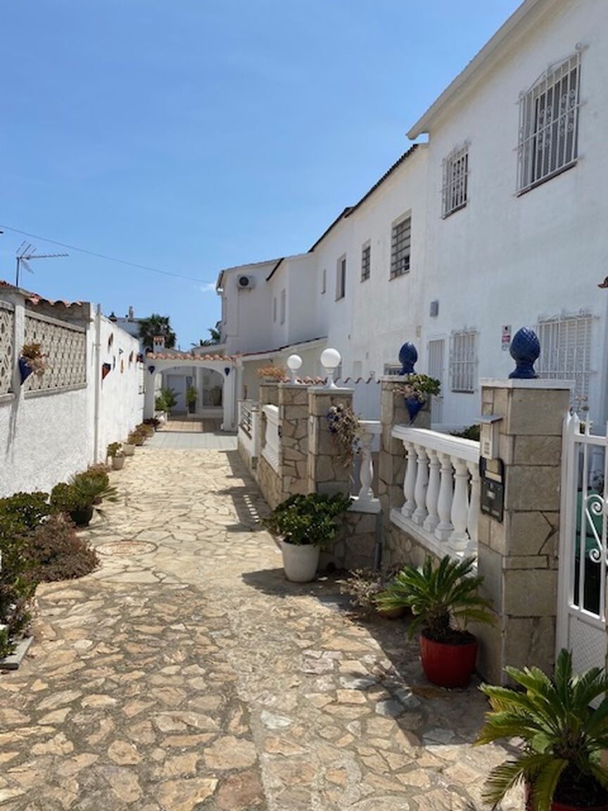 Casa amb amarrador en venda a Empuriabrava.