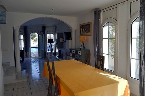 Villa de 3 dormitorios, vista al canal en Empuriabrava