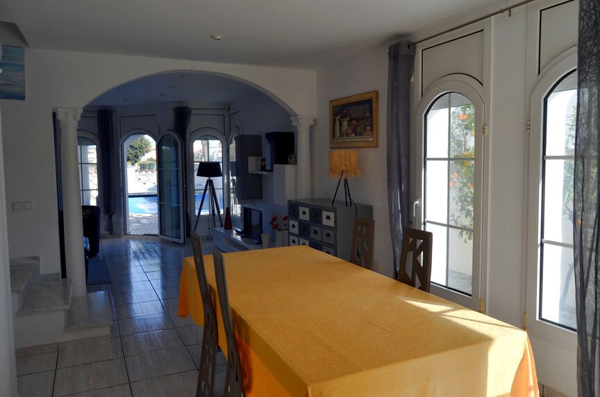 Villa de 3 dormitorios, vista al canal en Empuriabrava