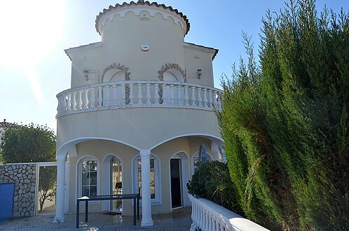 Villa de 3 dormitorios, vista al canal en Empuriabrava