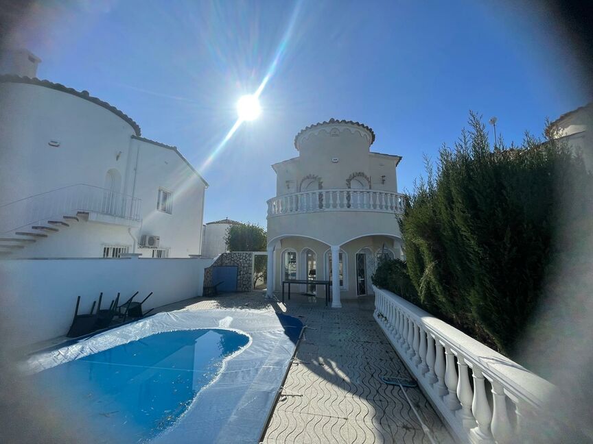 3 bedroom villa, Empuriabrava canal view