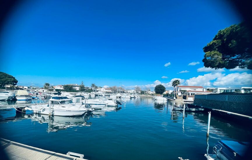 Villa de 3 dormitorios, vista al canal en Empuriabrava