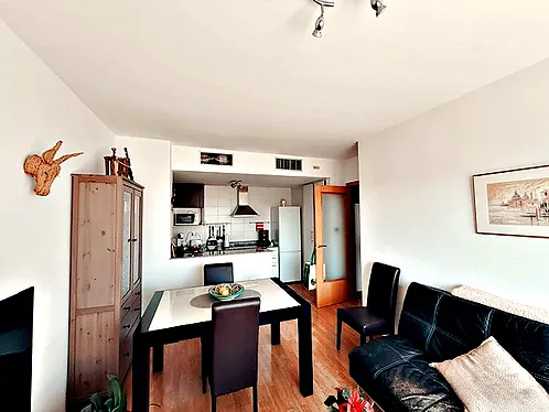 Superb 2-bedroom apartment with parking and pool in Empuriabrava.