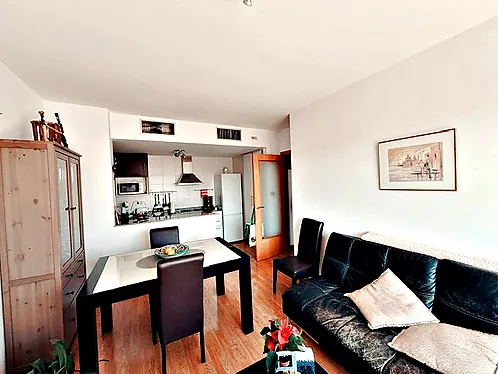 Superb 2-bedroom apartment with parking and pool in Empuriabrava.