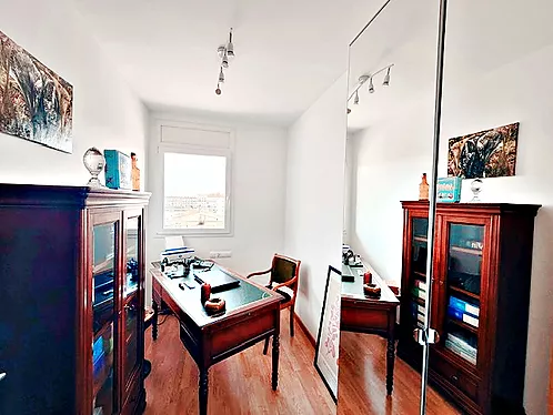 Superb 2-bedroom apartment with parking and pool in Empuriabrava.