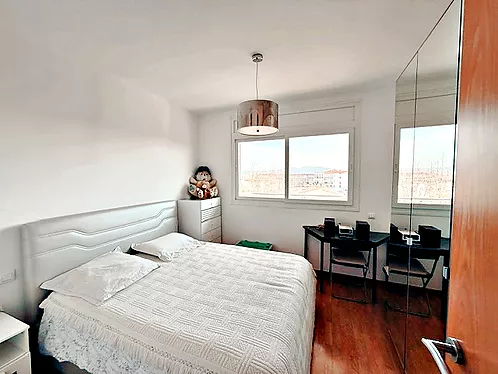 Superb 2-bedroom apartment with parking and pool in Empuriabrava.