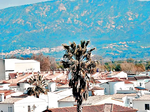 Superb 2-bedroom apartment with parking and pool in Empuriabrava.