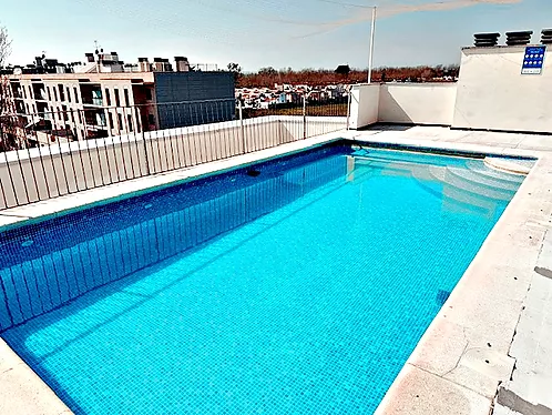 Superb 2-bedroom apartment with parking and pool in Empuriabrava.